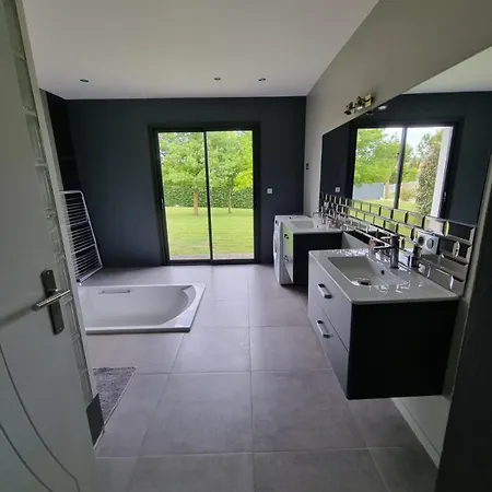 Maison Moderne Avec Piscine 度假居 *